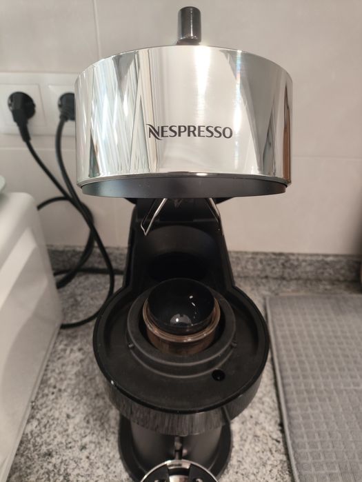 Nespresso Vertuo Next Deluxe em excelente estado!
Café cremoso perfeito. Retirada Alcântara, Lisboa.