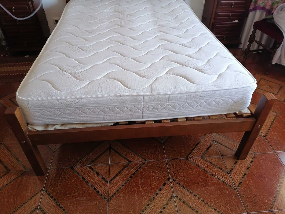 Cama casal com colchão
