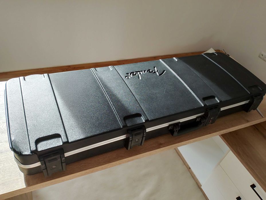 Hard case fender do gitary basowej precision jazz bass