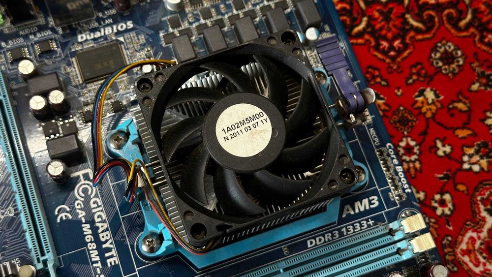 Мат. плата Gigabyte GA-M68MT-S2P + Проц. AMD Athlon II X2 250 3.00GHz