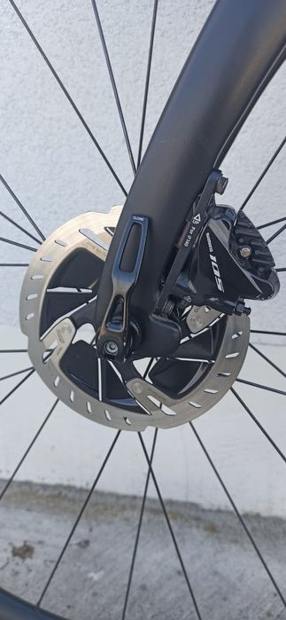 PINARELLO RAZHA DISC, Shimano 105(hydraulika/sztywne osie), Rozmiar 54