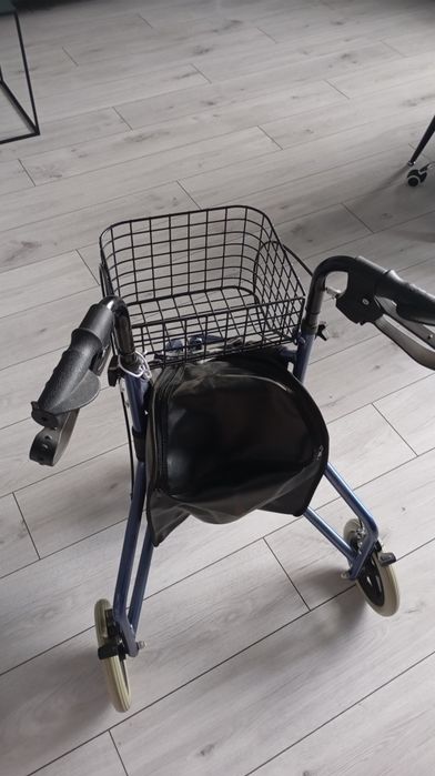 Wózek, chodzik, balkonik dla osoby starszej