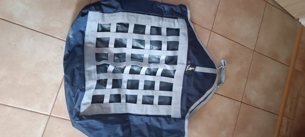 Duża torba na siano dla konia do boksu