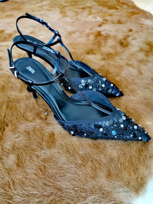 Sapatos de lantejoulas pretos