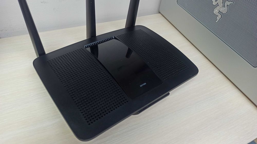 Роутер Linksys EA7300