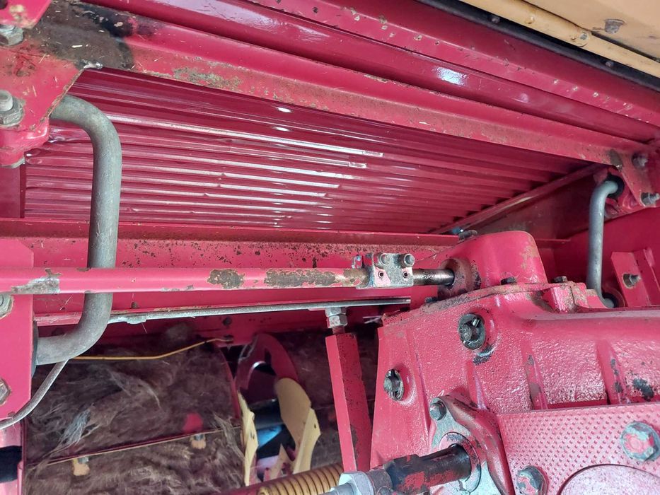 Зернозбиральний комбайн Massey Ferguson 16 2.7m