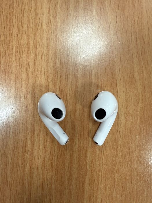 AirPods Apple 3rd  Original Generation with top-up Lightning Case64552792129667123