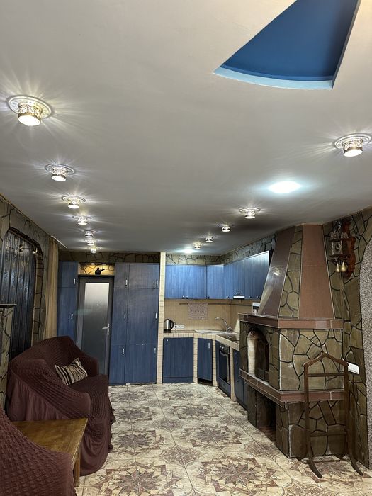 Будинок з басейном у Київській області подобово від господарів