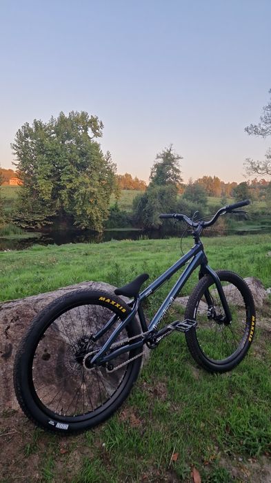 Bicicleta trial street hex team 2025