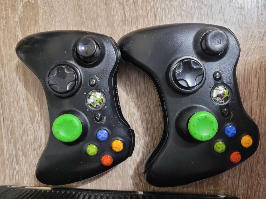 XBOX 360 z dwoma padami