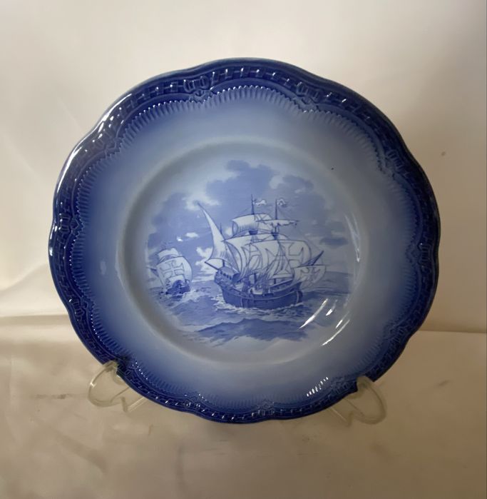 Prato com caravela em faianca de Sacavem