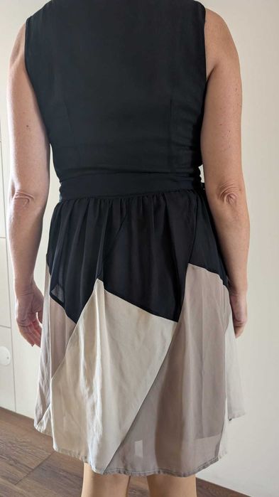 Vestido com mangas cavas da marca La Fée Maraboutée