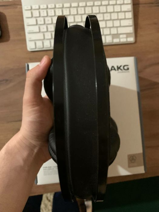 Студійні навушники AKG K52