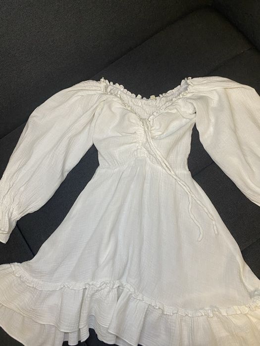 Біла сукня з завязками