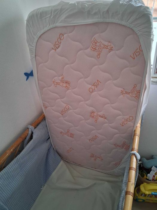 Berço de bambu com colchão