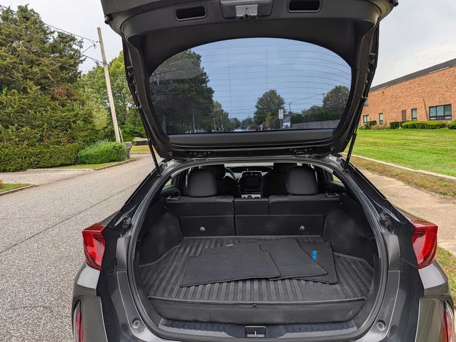 Toyota Prius Prime Plus      2017