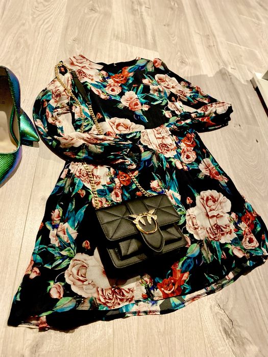 Sukienka mihito kwiaty elegancki wzór czarna róże