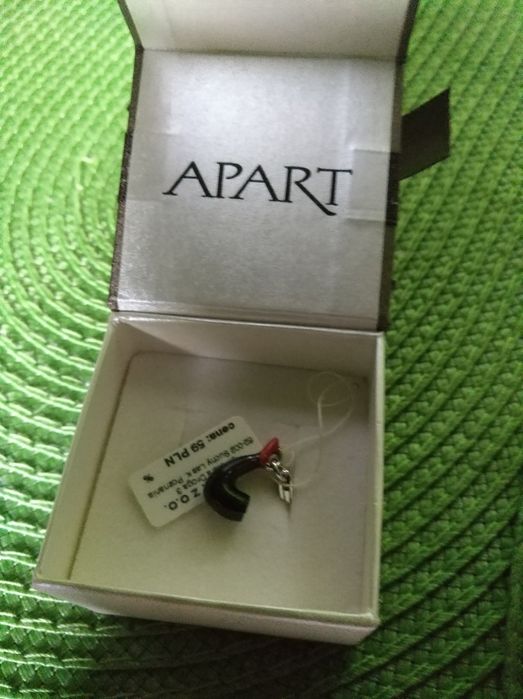 Srebrna przywieszka do bransoletkii.