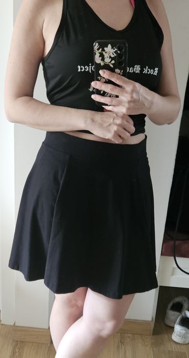 Czarna rozkloszowana spódniczka basic HM M pas 40cm