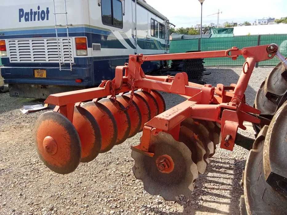 Alugo trator Massey Ferguson