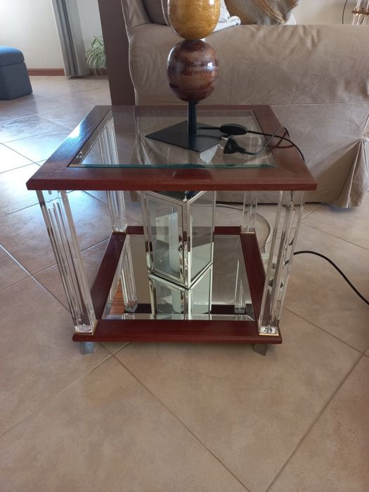 Mesa de apoio em madeira e acrílico  com vidro