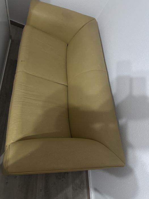 Conjunto de 2 sofas e 1 de tres lugares