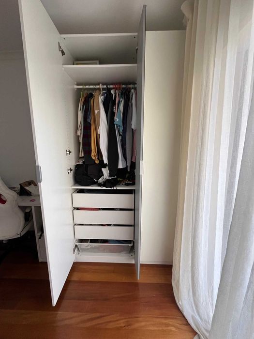 Vendo Roupeiro com 2 portas em branco - com espelho