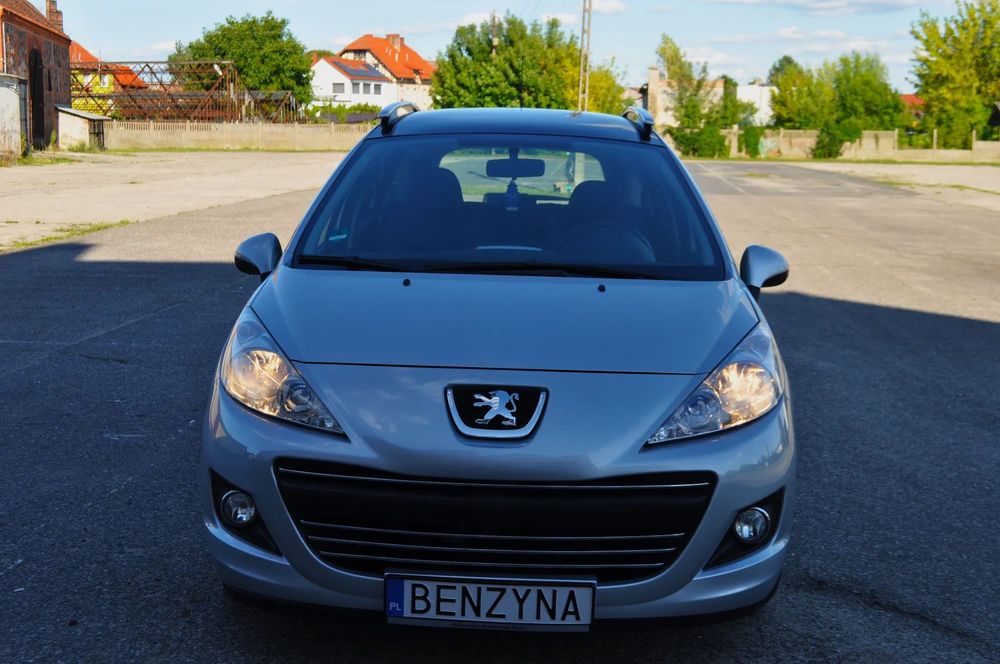 Peugeot 207 1.4 95KM LIFT benzynka KLIMA serwis PANORAMA bezwypadek