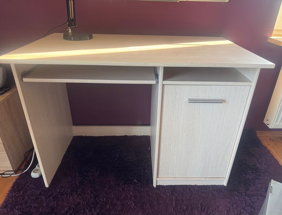 Zestaw mebli młodzieżowych: biurko, regał, szafa, słupek plus gratisy