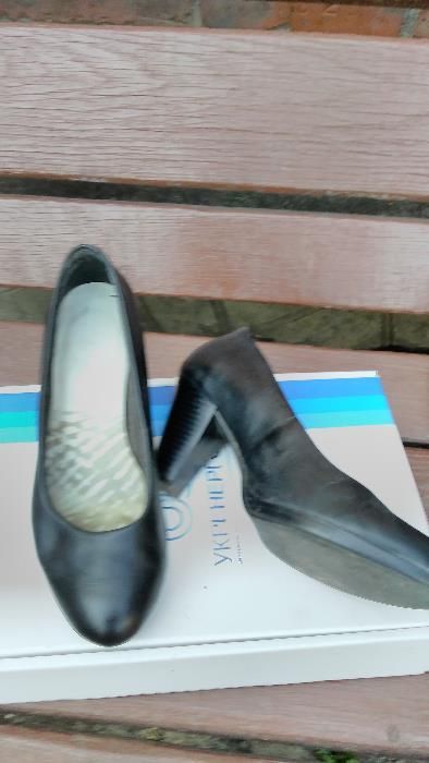 Кожанные черные туфли Clarks 38 39 размер чорні шкіра на каблуке