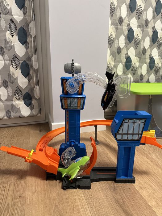 Трек Hot wheels Аеропорт
