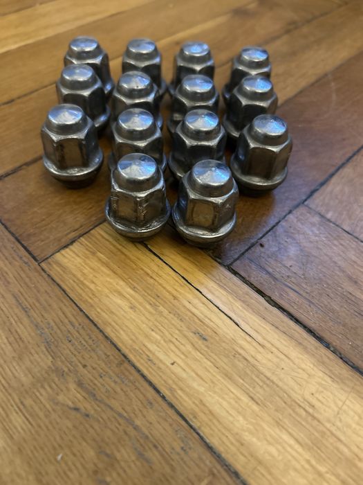 Ford Mustang nakrętki do kół śrubki r21