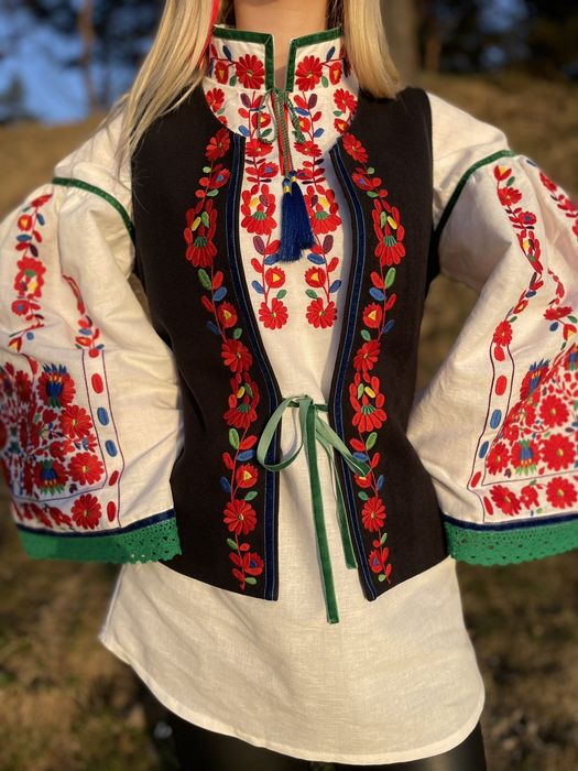 Вишиванка з Яворівським орнаментом