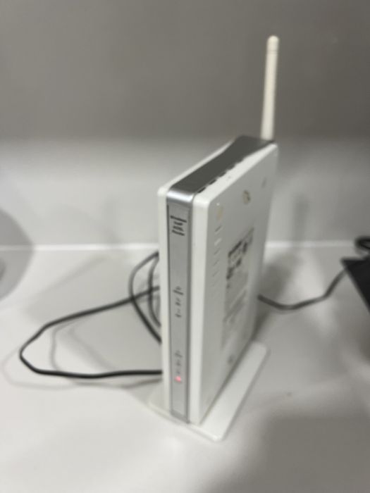D-Link Router with Charger.64585932566529122