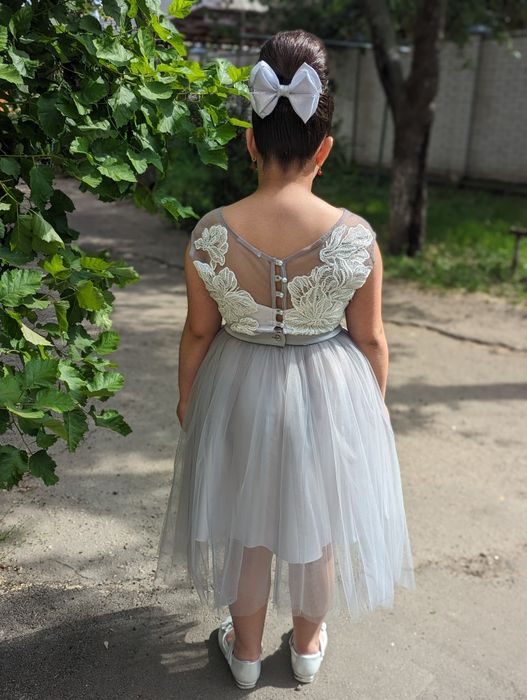 Продам сукню на дівчинку