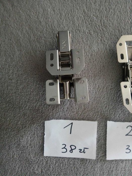 Zawiasy frontów szafek przyczepa kempingowa, kamper