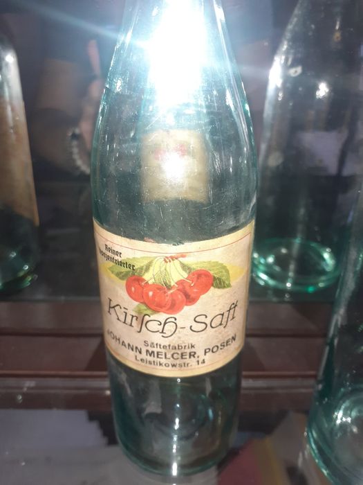 Stare butelki po alkoholu i soku