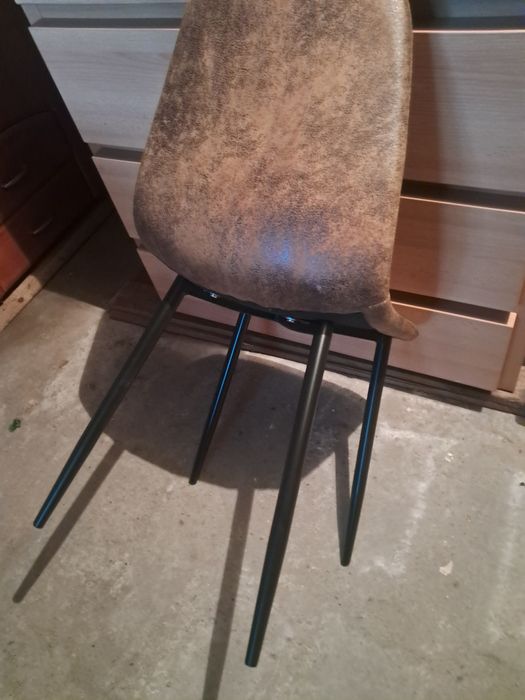 Krzesła cztery sztuki