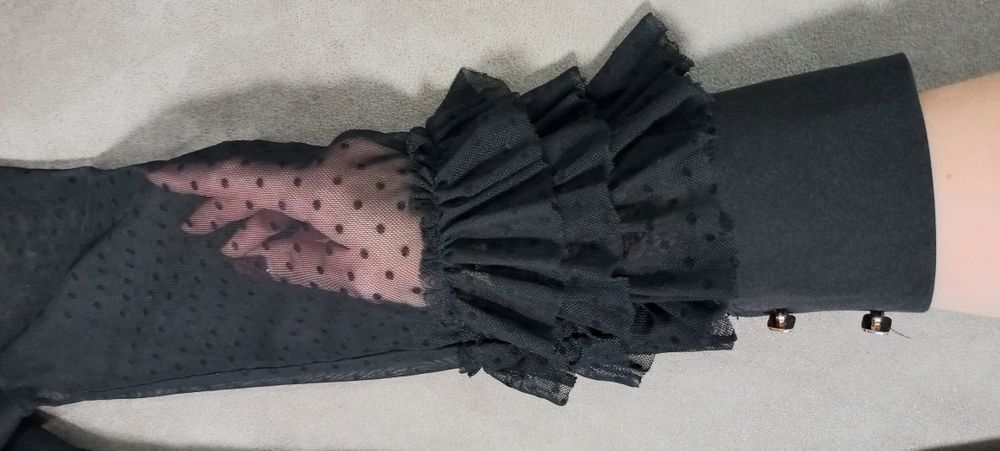 Чорна вечірня сукня