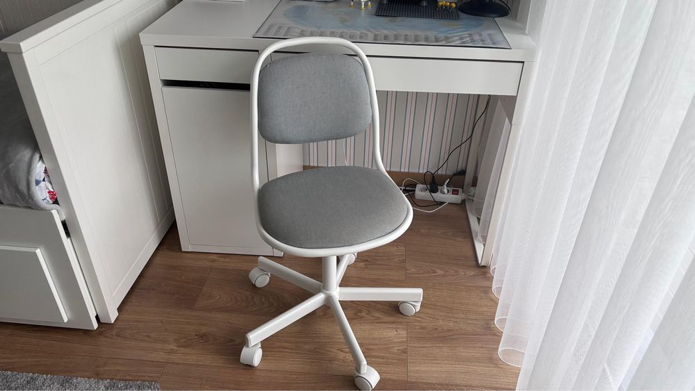 Cama de criança  + colchao novo 100x200  + secretaria