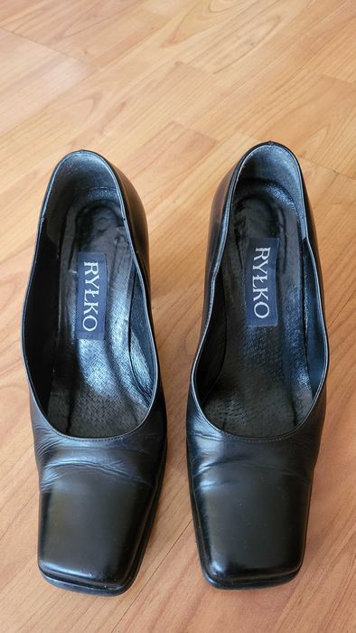 Czarne półbuty damskie Ryłko