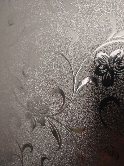 Tapeta samoprzylepna w kwiaty – zmywalna