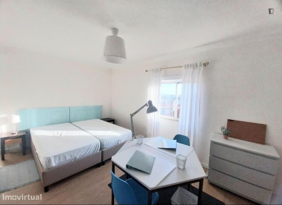 Quarto - localizado em Montes Claros Coimbra