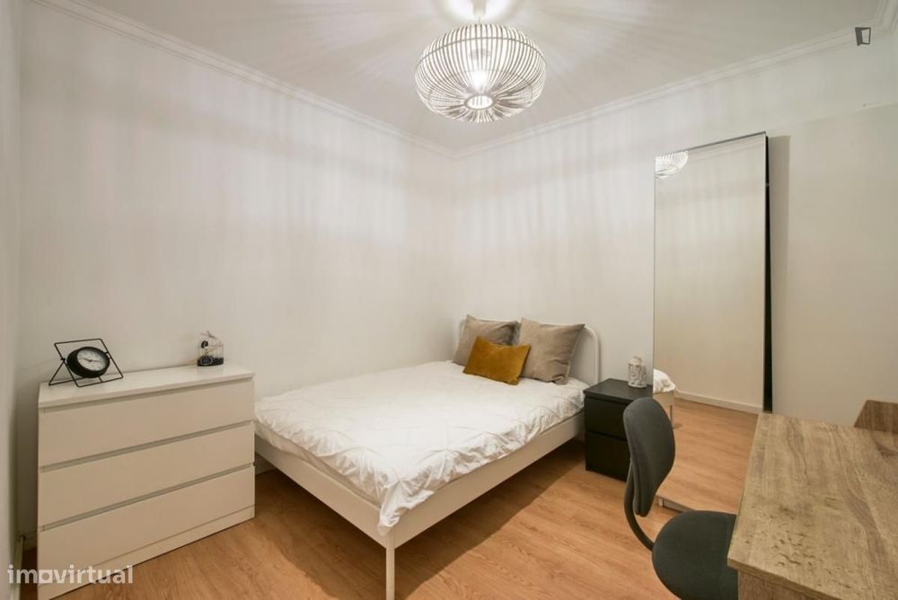 Quarto - localizado em Arroios Lisbon