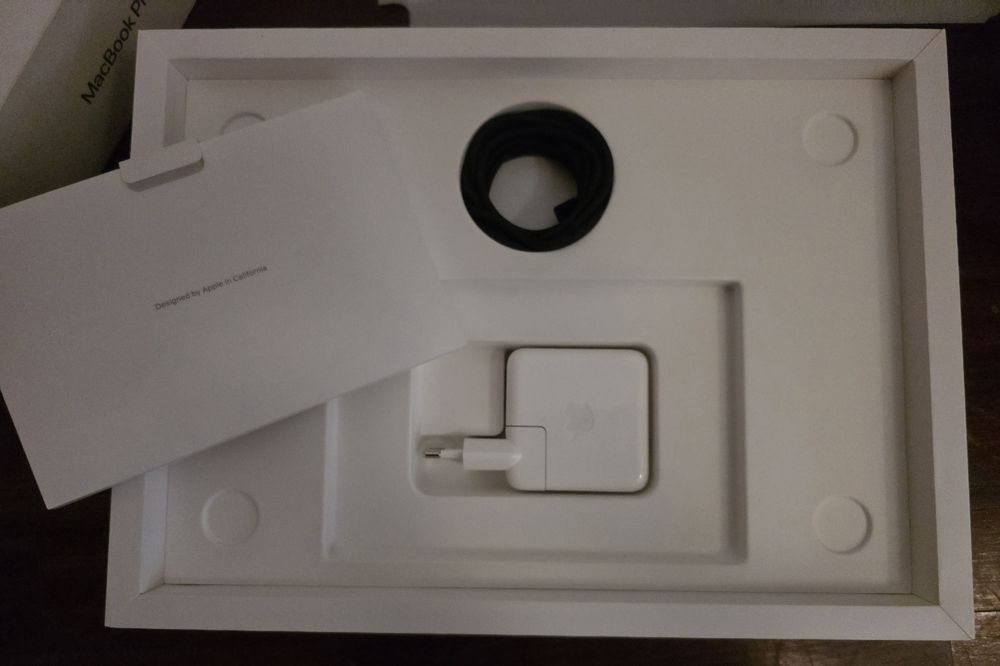 MacBook Pro 14” M3 Pro | 18GB RAM | 512TB SSD | Caixa e Carregador