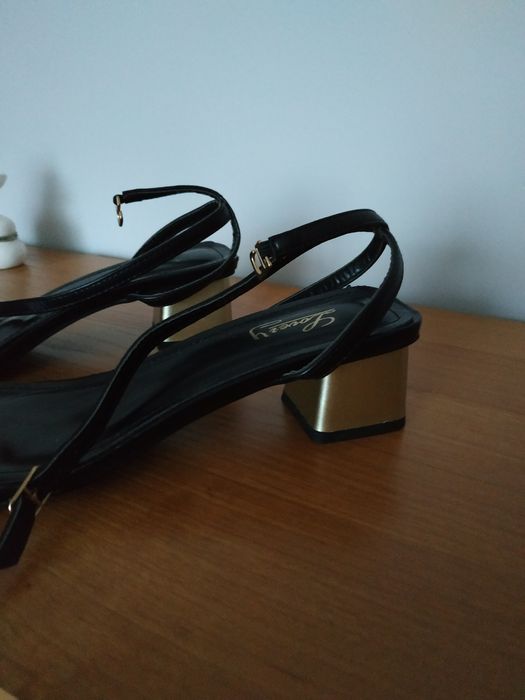 Letnie sandałki  r.39