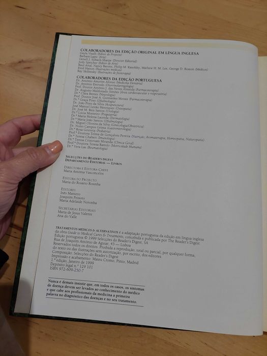 Livros relacionados com ciência e medicina alternativa.