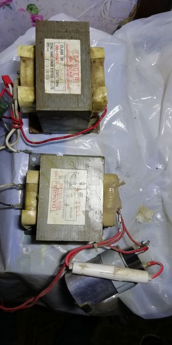 Мікрохвильова печь на запчастини