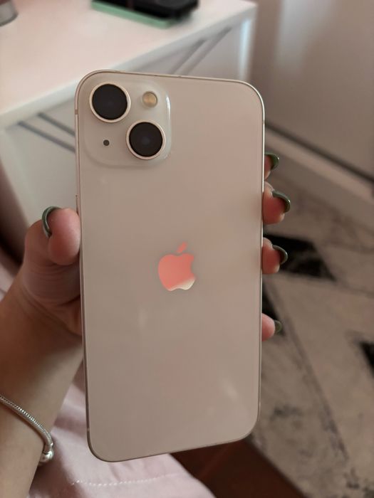 iphone 13 com película e já com algumas capas, sem risco e menos de um ano de uso, bateria a 88%