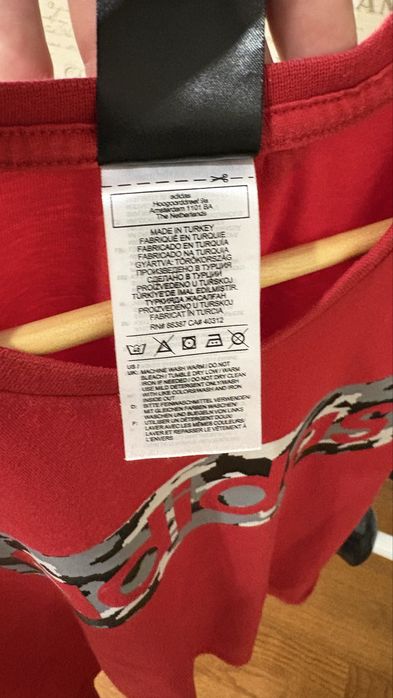 Футболка Adidas з принтом